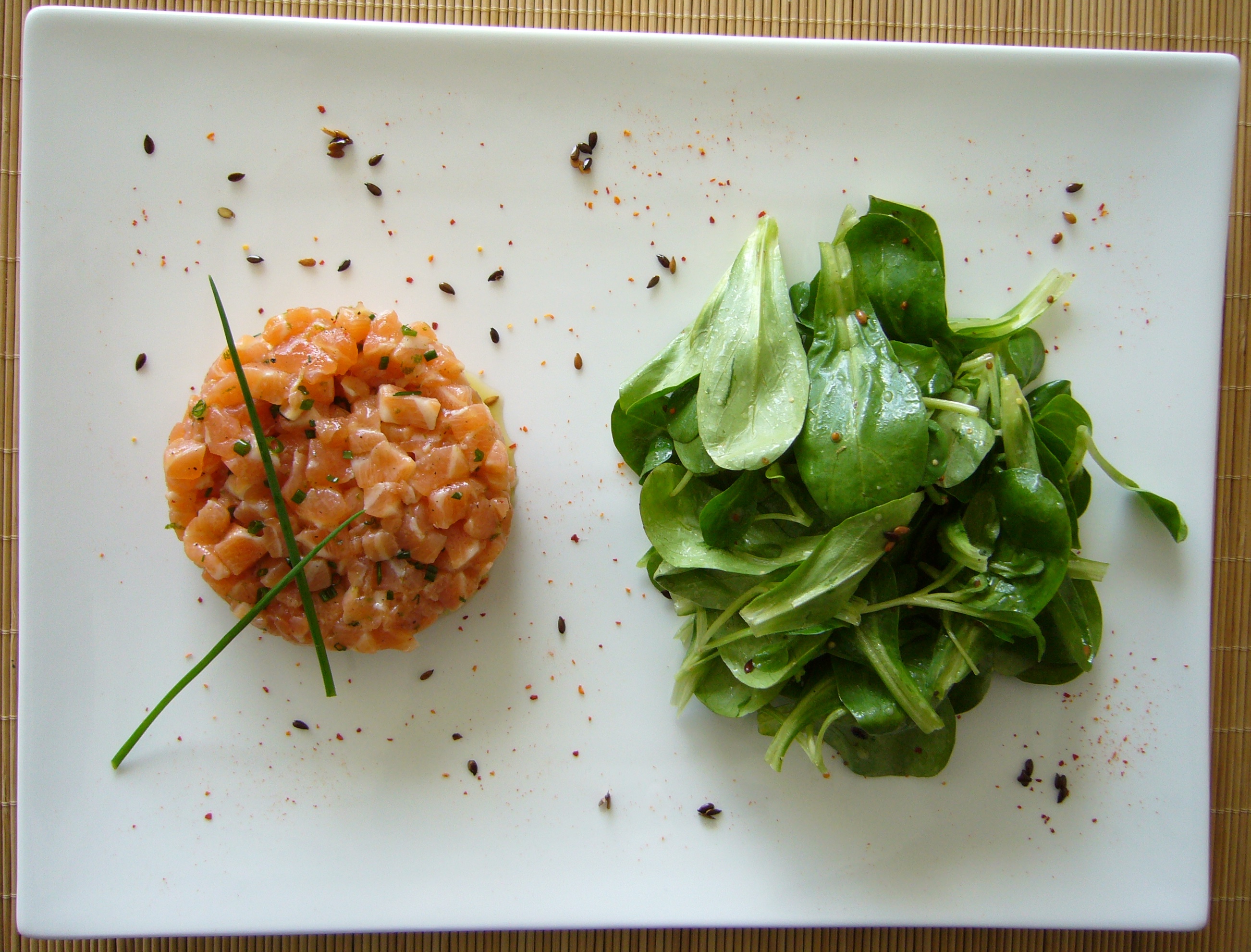 Tartare De Saumon Citron Vert Et Son Mesclun Natureo Bio